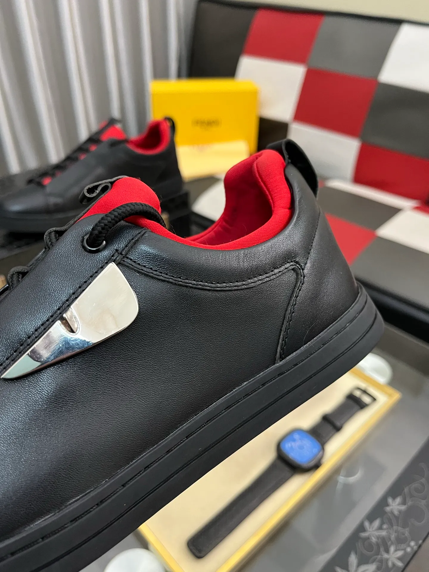 Men's Men's Shoes 💰: 420⌚️⌚️[Fendi] Fendi's latest high-top casual shoes for men! Available at counters simultaneously! A one-to-one replica of the original. The surface is made of imported high-tech waterproof mesh, the interior is made of first-layer water-dyed cowhide, and the original factory-supplied rubber outsole is used. Leading new fashion concepts. Matching code: 38-442️⃣Colors available